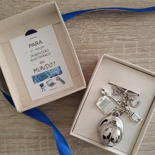 Llavero ingeniero electrónico MEGA — Llavero personalizado | GGIFT