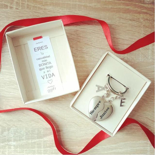 LLavero corazón para parejas HEART CON IMAN (INCLUYE 2 LETRAS Y GRABADO) — Llavero personalizado | GGIFT