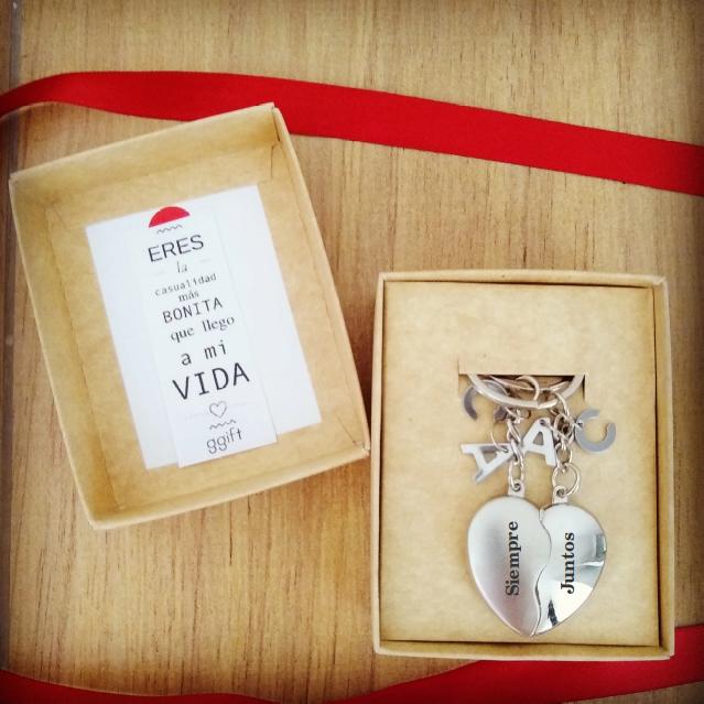 LLavero corazón para parejas HEART CON IMAN (INCLUYE 4 LETRAS Y GRABADO) — Llavero personalizado | GGIFT