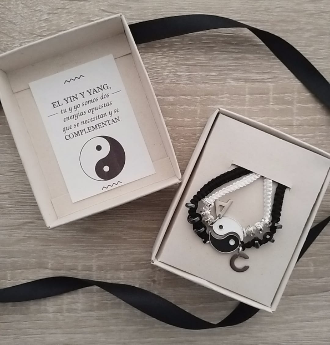 Duo Pulseras YIN YANG (INCLUYE 1 LETRA EN CADA PULSERA) — Manilla personalizada | GGIFT