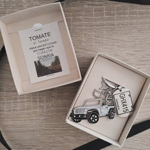 Cargar imagen en el visor de la galería, LLavero Jeep Cool placa personalizada PETITE
