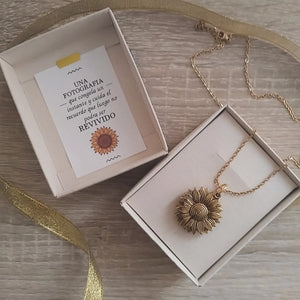Collar Girasol Grabado Laser Golden