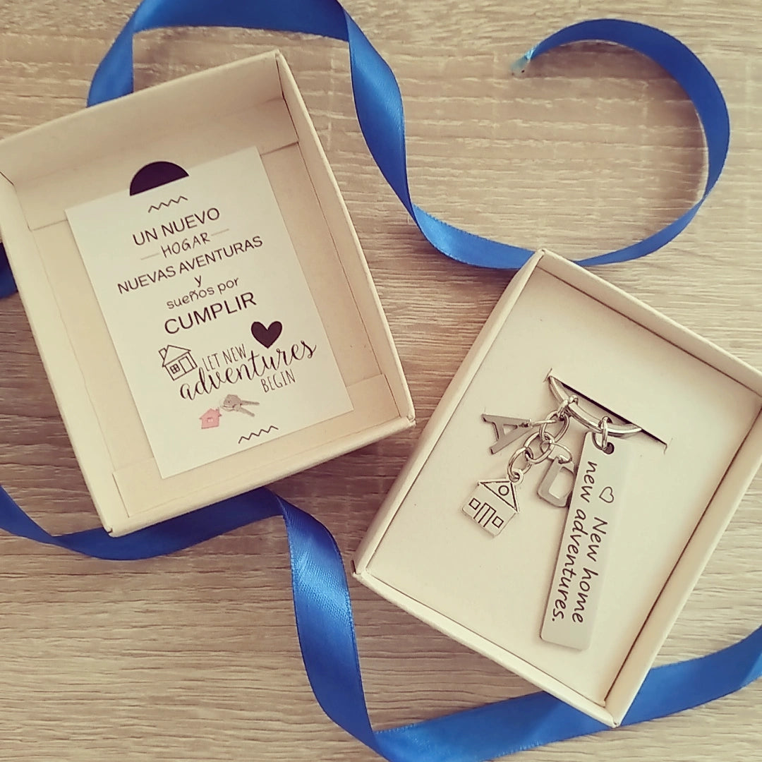 NEW ADVENTURES — Llavero personalizado | GGIFT