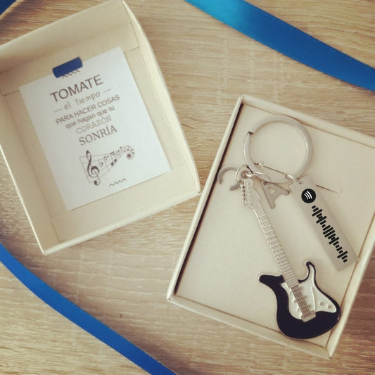 GUITARRA TAYLOR Y PLACA SPOTIFY — Llavero personalizado | GGIFT