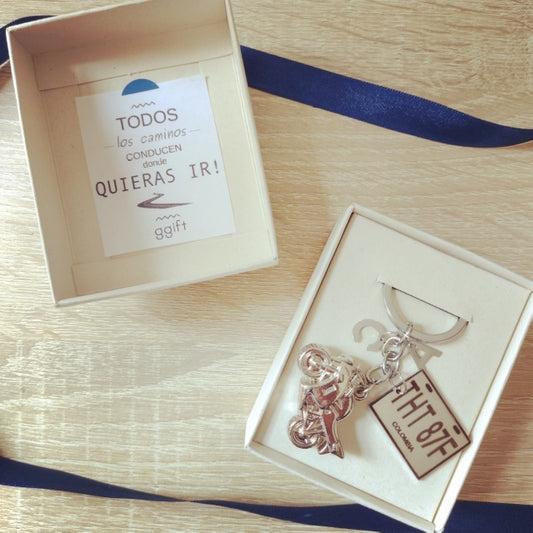 PLACA CON MOTO HIGHWAY — Llavero personalizado | GGIFT