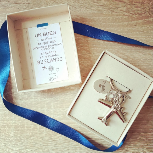 AVIÓN ÉLITE Y PLACA TE AMO — Llavero personalizado | GGIFT
