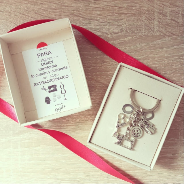 COOL DISENADOR DE MODAS — Llavero personalizado | GGIFT