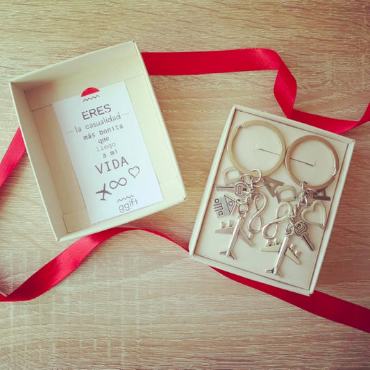 INFINITY LOVE (INCLUYE 4 LETRAS) — Llavero personalizado | GGIFT