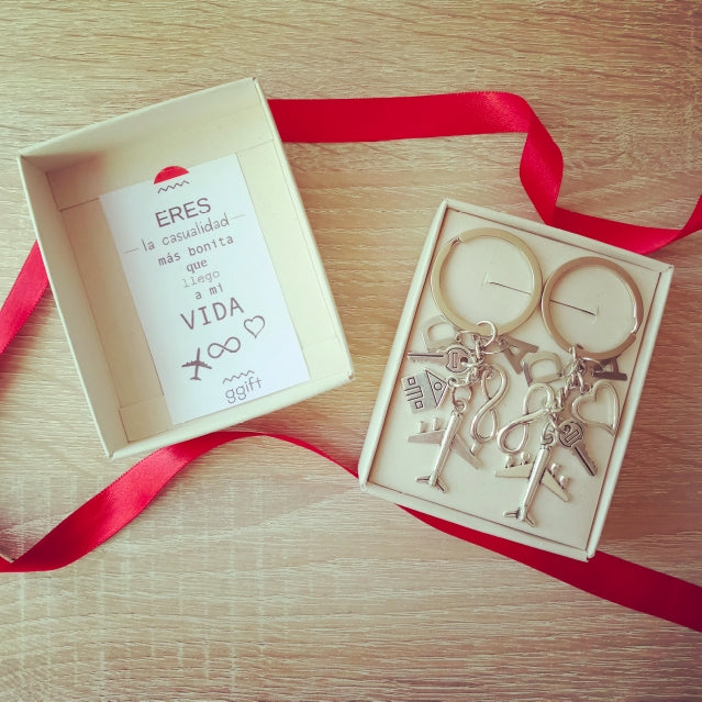 INFINITY LOVE (INCLUYE 4 LETRAS) — Llavero personalizado | GGIFT