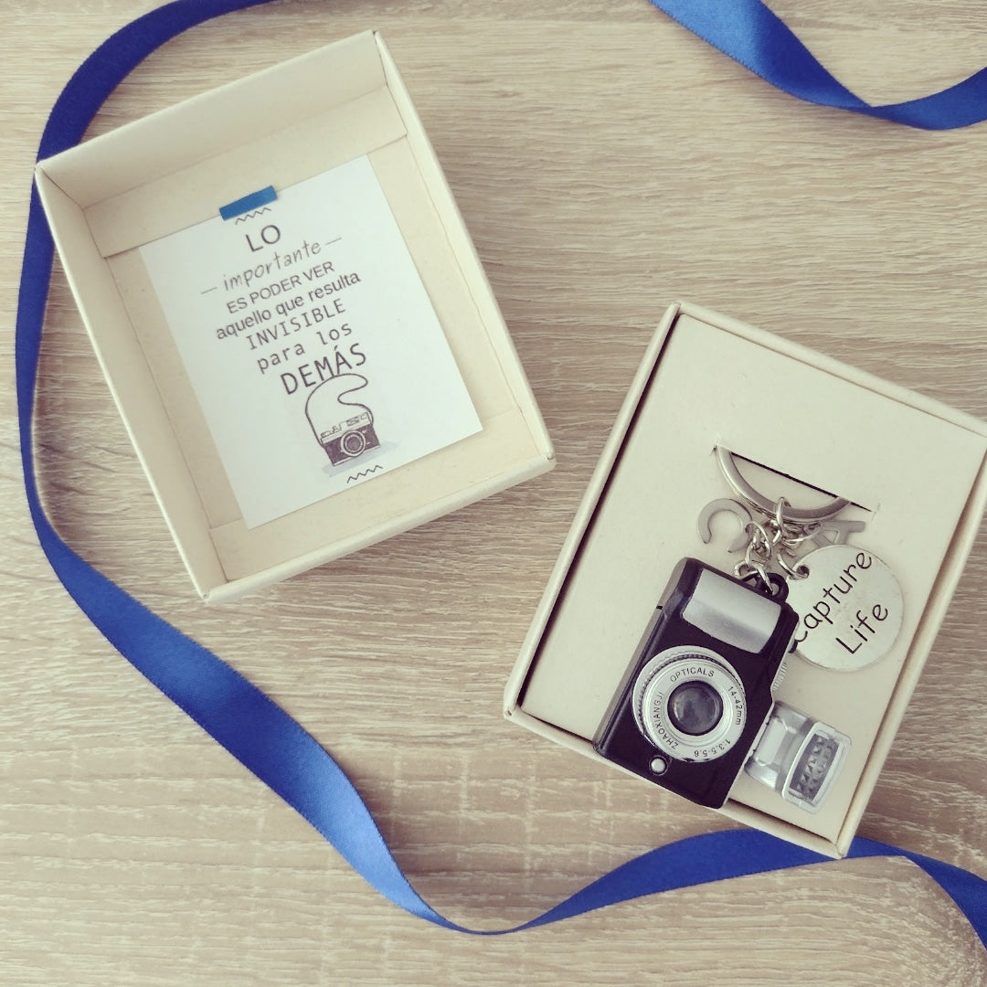 CAMERA CON PLACA — Llavero personalizado | GGIFT